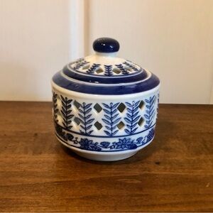 Small blue and white trinket dish. Would look pretty with fairy lights in it!